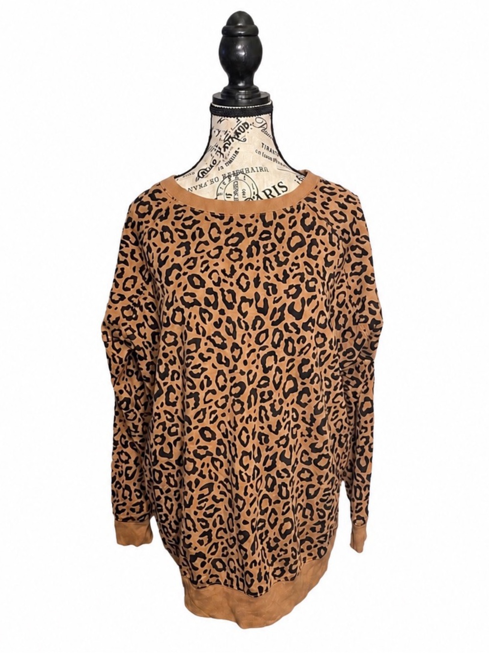 EUC Torrid Ultra Soft Fleece Crew Neck Leopard Print Sweatshirt Women's SZ 0 (L) - Picture 2 of 13